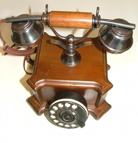 Telefono in legno - WWW.SARDATEL.IT